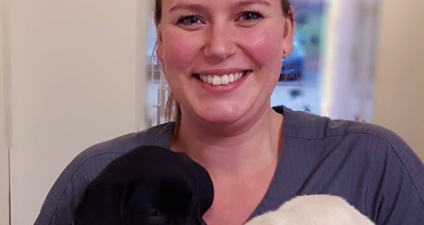 Mette Hedegård Sørensen er veterinærsygeplejerske på Randers Dyrehospital
